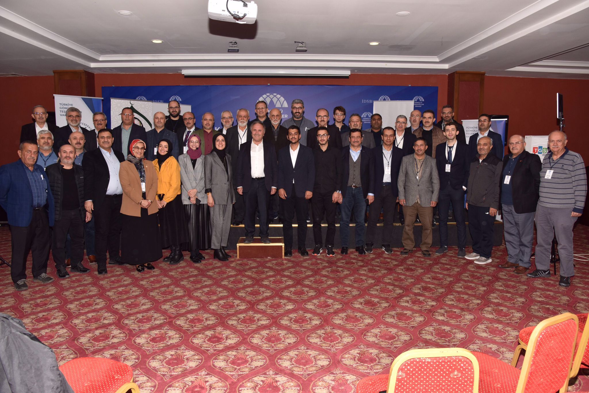 GÖNÜLLÜ TEŞEKKÜLLER ZİRVESİ