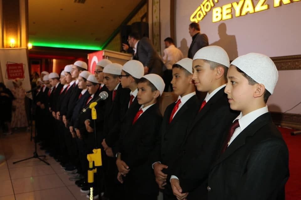 Vakfımız ait Sultanbeyli Yeni Nesil Kuran Kursunda hızlandırılmış hafızlık eğitimine katılan 9 çocuğ